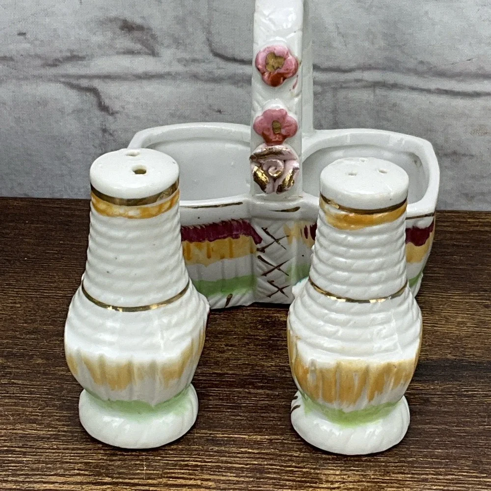 Salt & Pepper Shaker Basket Pink & Gold FLowers‎ / Vintage Japan 1950's Ceramic